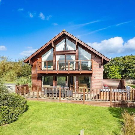 Skylark Sleeps 8 Private Hot Tub & Dogs Welcome Nr Padstow, Resort Pool Bar & Watersports St Columb Major ภายนอก รูปภาพ