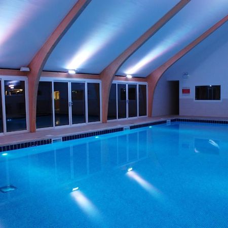 Skylark Sleeps 8 Private Hot Tub & Dogs Welcome Nr Padstow, Resort Pool Bar & Watersports St Columb Major ภายนอก รูปภาพ