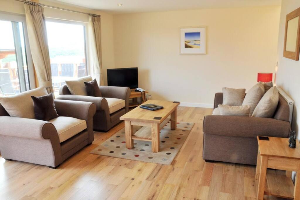 Skylark Sleeps 8 Private Hot Tub & Dogs Welcome Nr Padstow, Resort Pool Bar & Watersports St Columb Major ภายนอก รูปภาพ