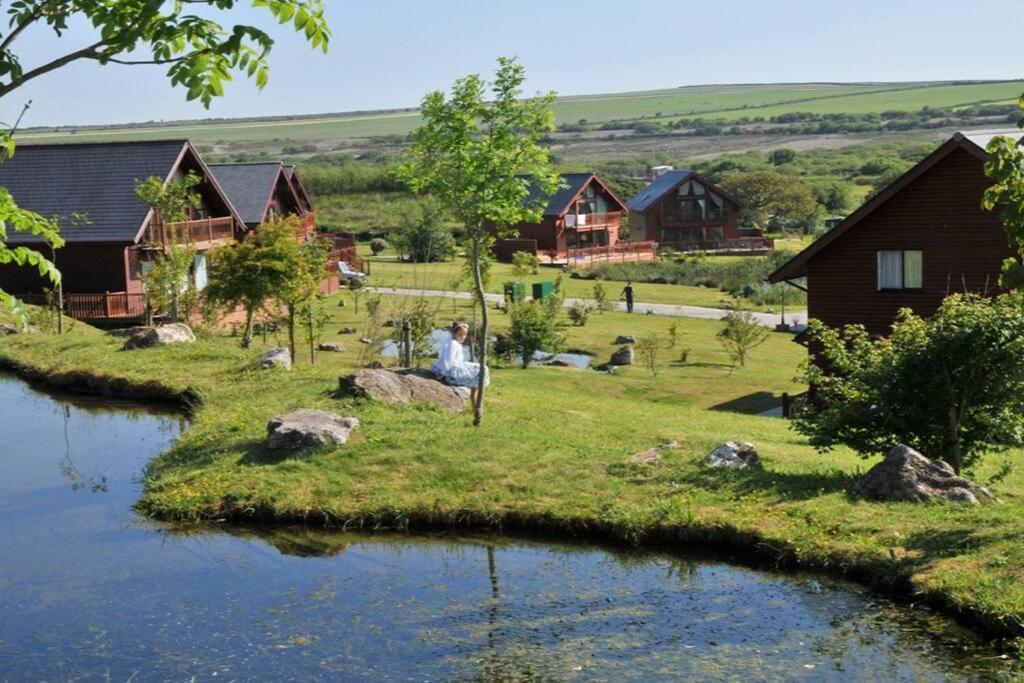 Skylark Sleeps 8 Private Hot Tub & Dogs Welcome Nr Padstow, Resort Pool Bar & Watersports St Columb Major ภายนอก รูปภาพ
