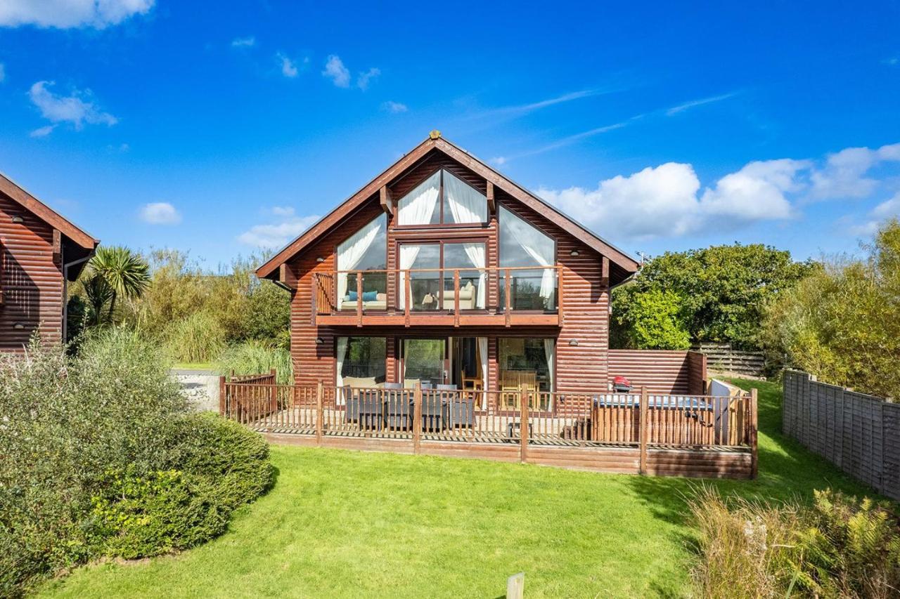 Skylark Sleeps 8 Private Hot Tub & Dogs Welcome Nr Padstow, Resort Pool Bar & Watersports St Columb Major ภายนอก รูปภาพ