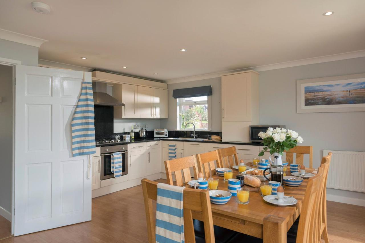 Skylark Sleeps 8 Private Hot Tub & Dogs Welcome Nr Padstow, Resort Pool Bar & Watersports St Columb Major ภายนอก รูปภาพ