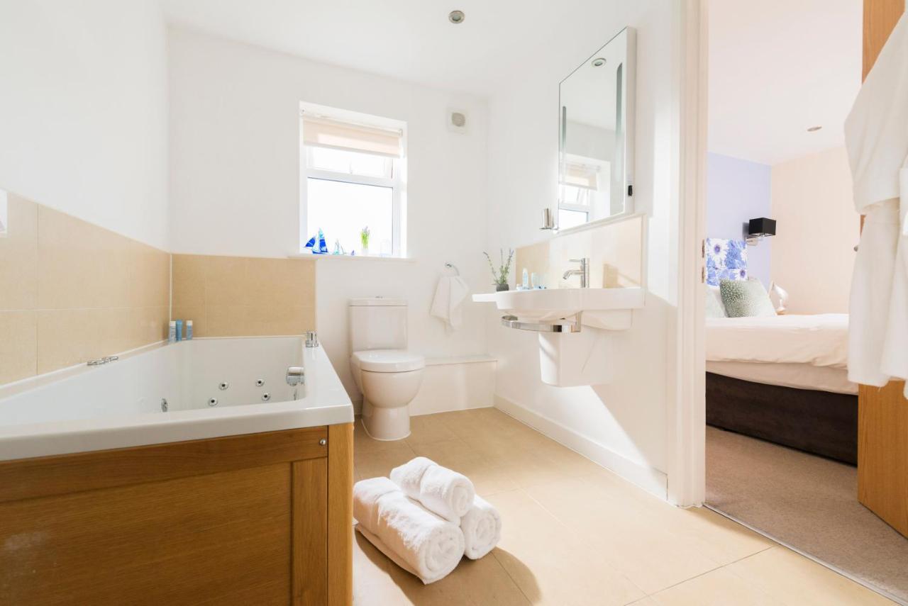 Skylark Sleeps 8 Private Hot Tub & Dogs Welcome Nr Padstow, Resort Pool Bar & Watersports St Columb Major ภายนอก รูปภาพ