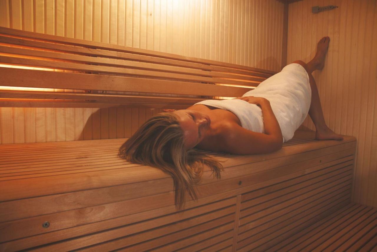 Skylark Sleeps 8 Private Hot Tub & Dogs Welcome Nr Padstow, Resort Pool Bar & Watersports St Columb Major ภายนอก รูปภาพ