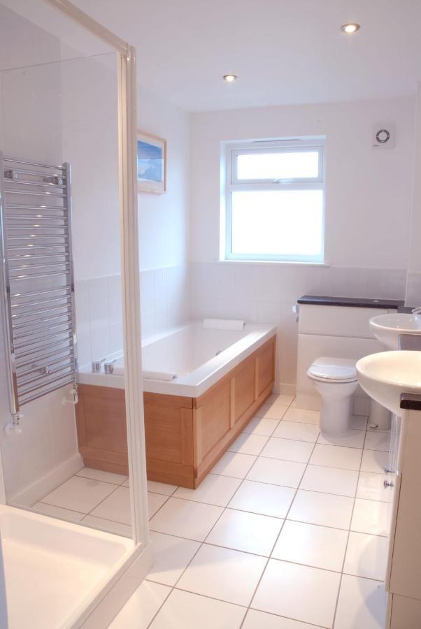 Skylark Sleeps 8 Private Hot Tub & Dogs Welcome Nr Padstow, Resort Pool Bar & Watersports St Columb Major ภายนอก รูปภาพ