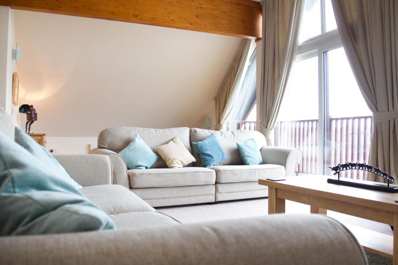 Skylark Sleeps 8 Private Hot Tub & Dogs Welcome Nr Padstow, Resort Pool Bar & Watersports St Columb Major ภายนอก รูปภาพ